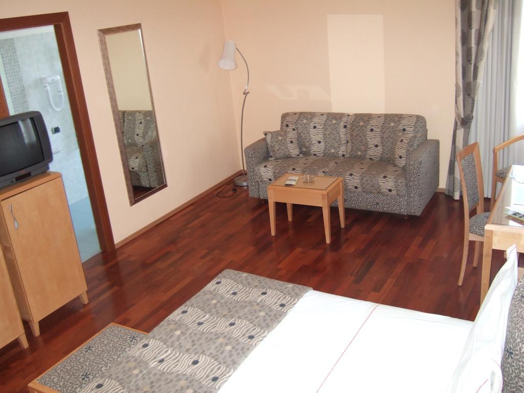 Riviera Hotel 3*