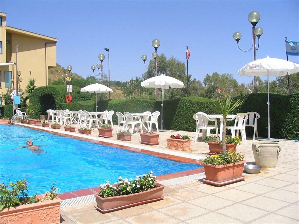 Riviera Hotel